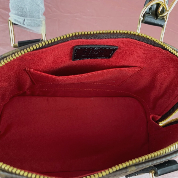 ルイヴィトンバッグ着用イメージ